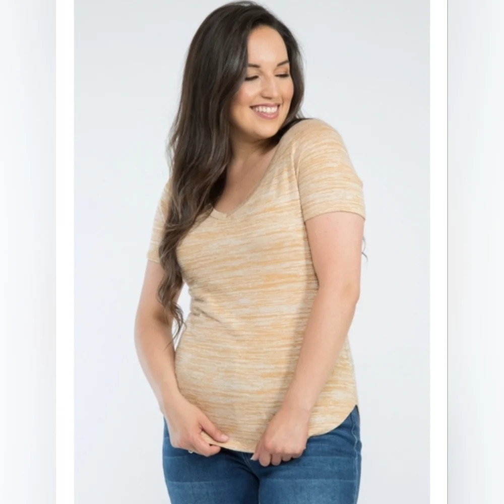 nita hacci v neck short  sleeve t-shirt